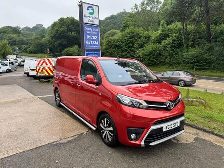 TOYOTA PROACE 2.0 D Design