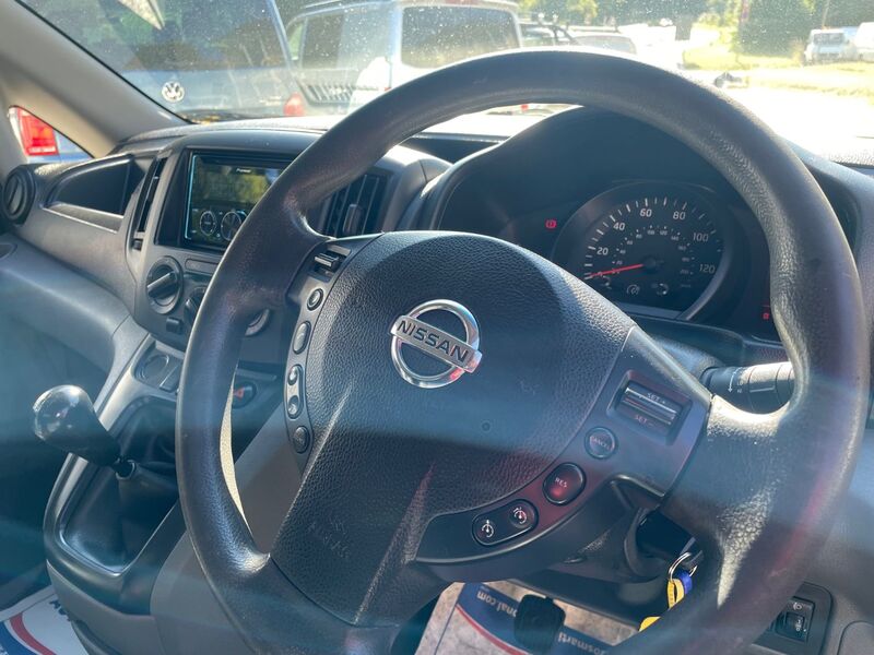 NISSAN NV200