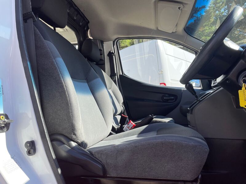 NISSAN NV200