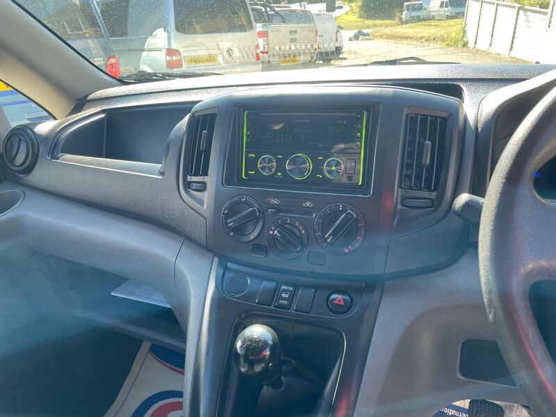 NISSAN NV200