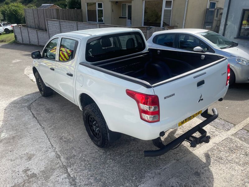 MITSUBISHI L200