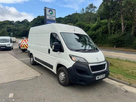 PEUGEOT BOXER BLUEHDI 335 L2H2 PROFESSIONAL PV